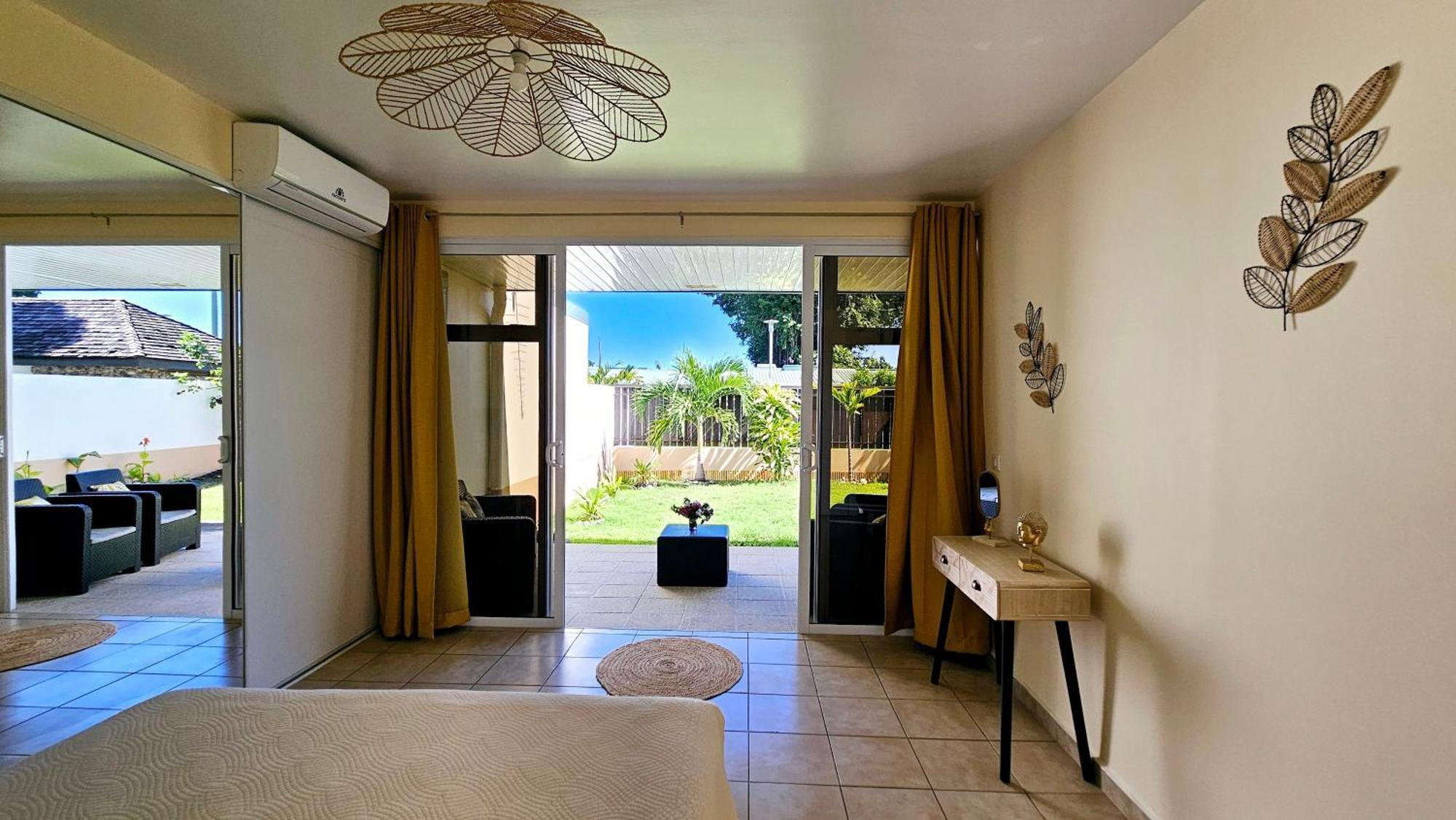 Cozy House In A Private Complex Villa Paea Buitenkant foto