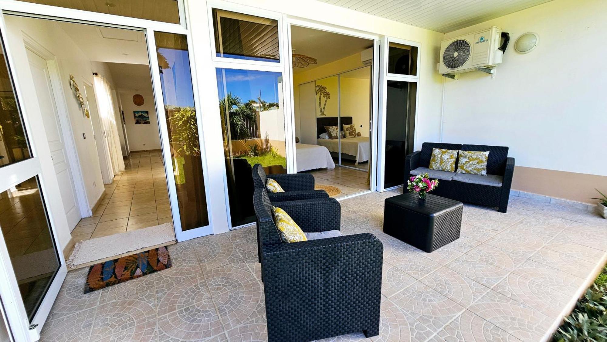 Cozy House In A Private Complex Villa Paea Buitenkant foto