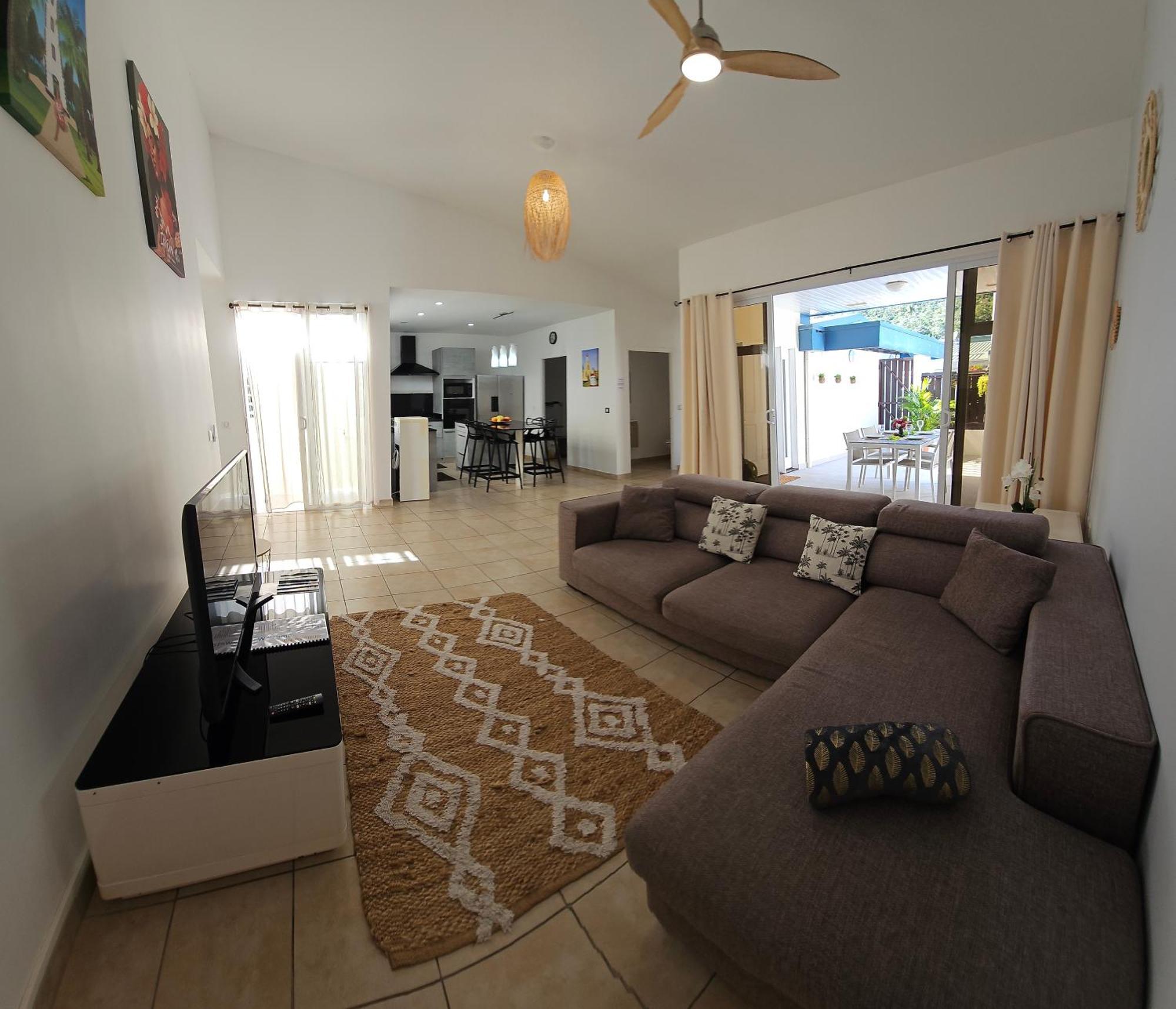 Cozy House In A Private Complex Villa Paea Buitenkant foto